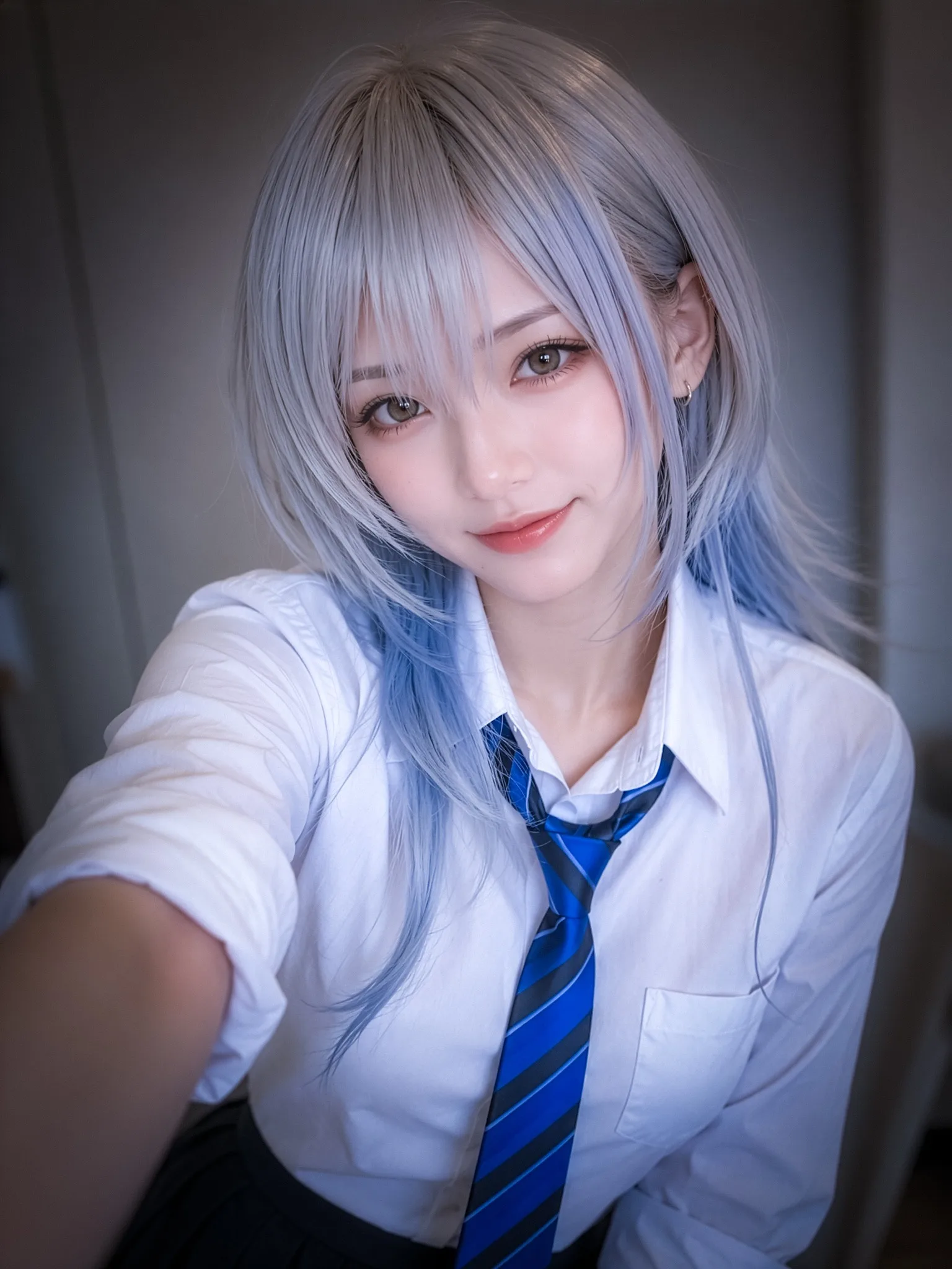 銀髪制服スタイルのリスカ